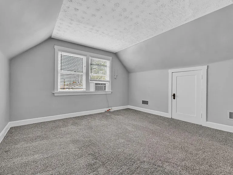 3565 Pape Ave #3 — Photo 16