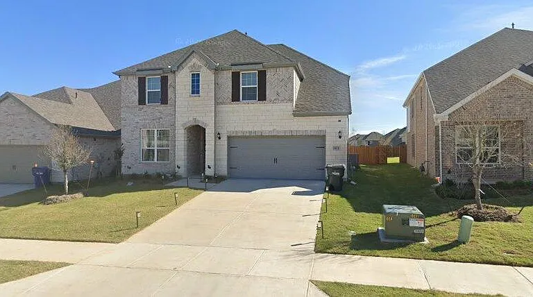 4112 Adelaide Dr — Photo 1