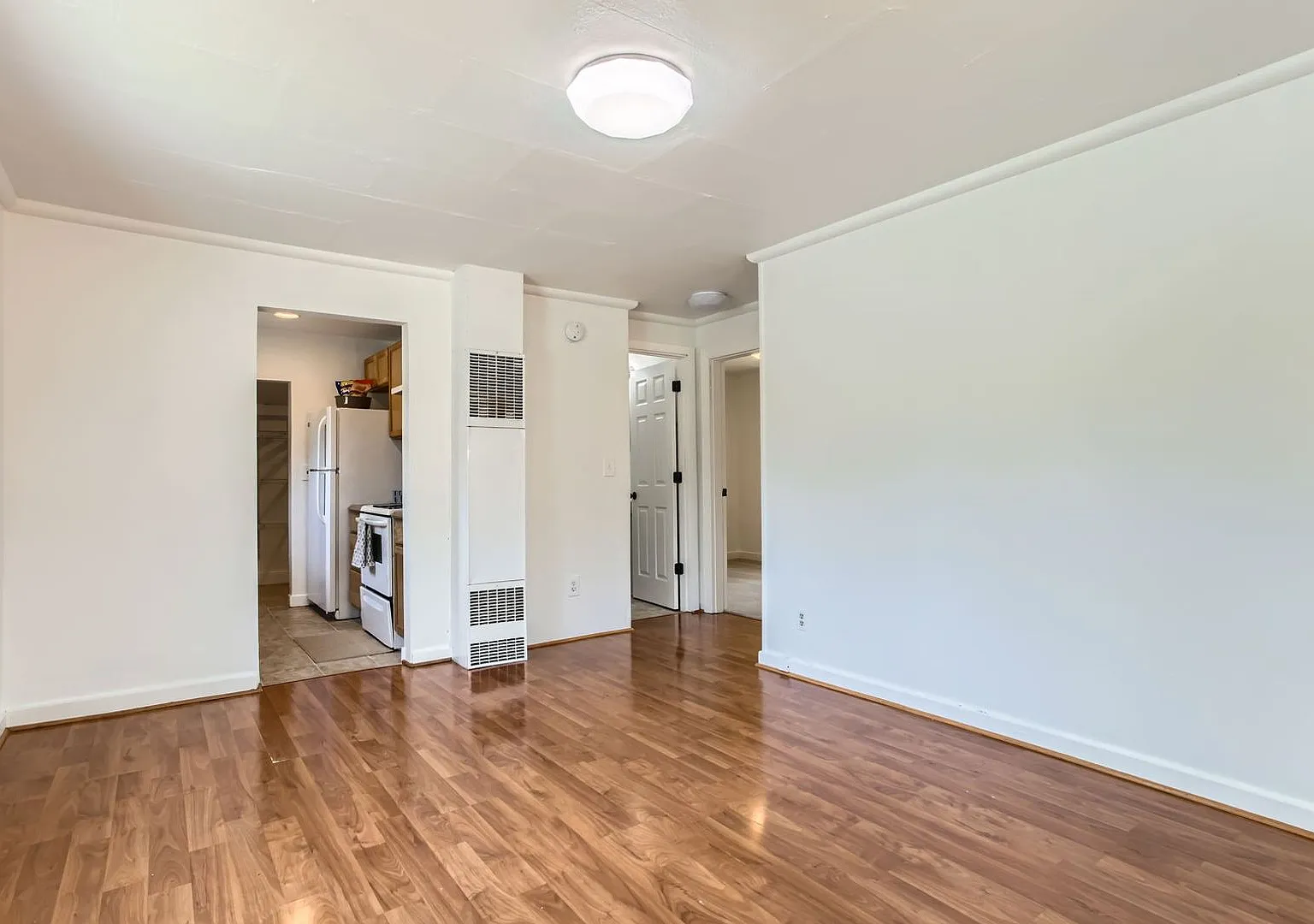 2 Bedroom Cottage — Photo 3