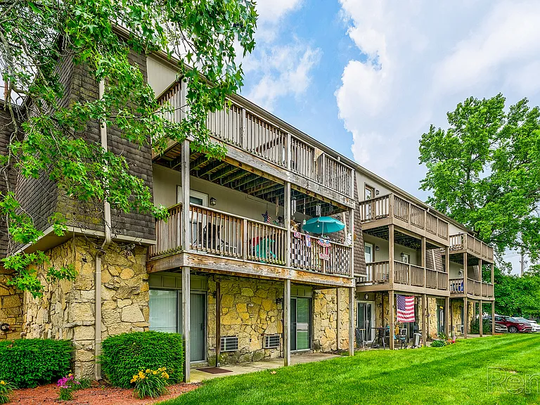 Bloomfield Apartments — Photo 33