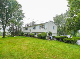523 Treat Ln #1, Orange, CT 06477