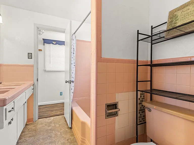 704 S Avenue C — Photo 15