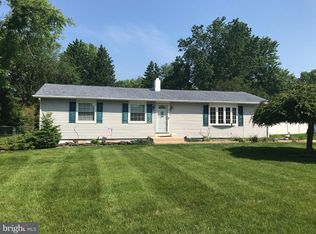 6 Fair Ln, Hamilton, NJ 08690