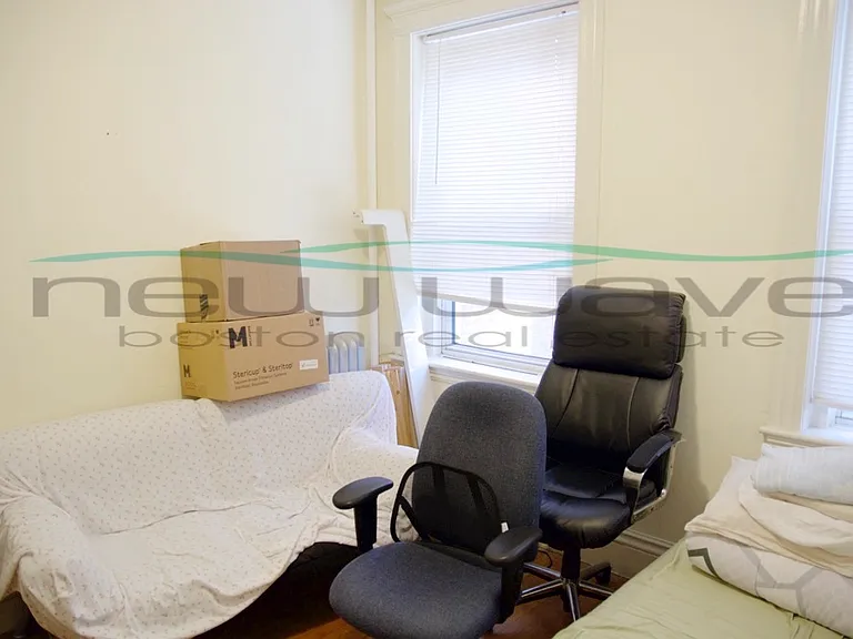100 Queensberry St #6 — Photo 11