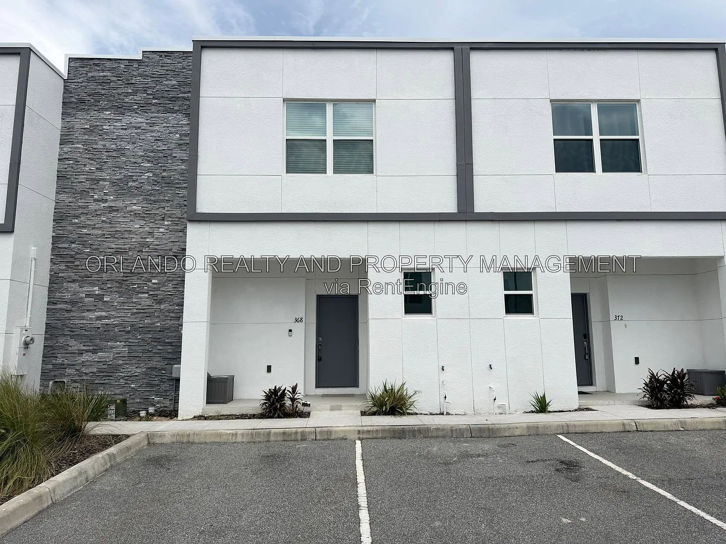4 bed, 4.0 bath, 2020 sqft, $2,599 — Photo 2