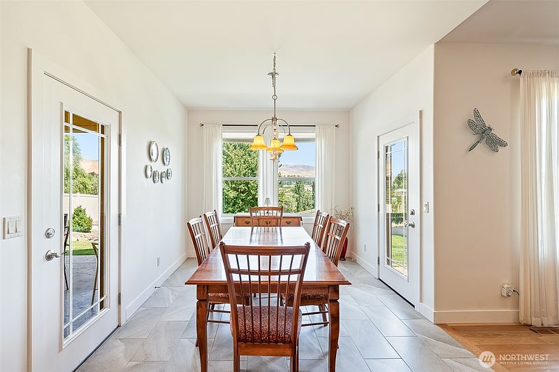 5th image of 3513 Dianna Way