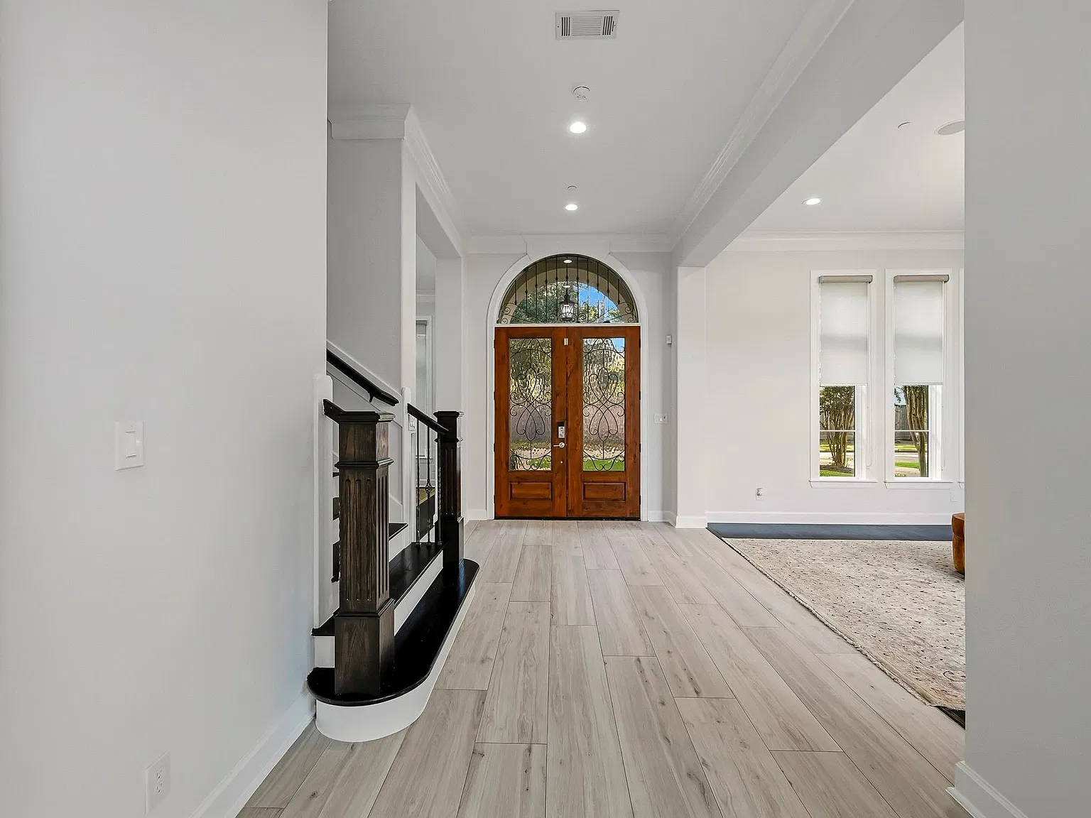 4 bed, 3.5 bath, 4914 sqft, $11,500 — Photo 4