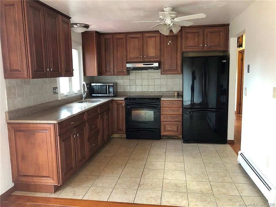2nd image of 9 Pocono Ln