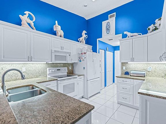 3rd image of 8261 Lake Cypress Road