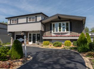 9918 N Wendy Way, Niles, IL 60714