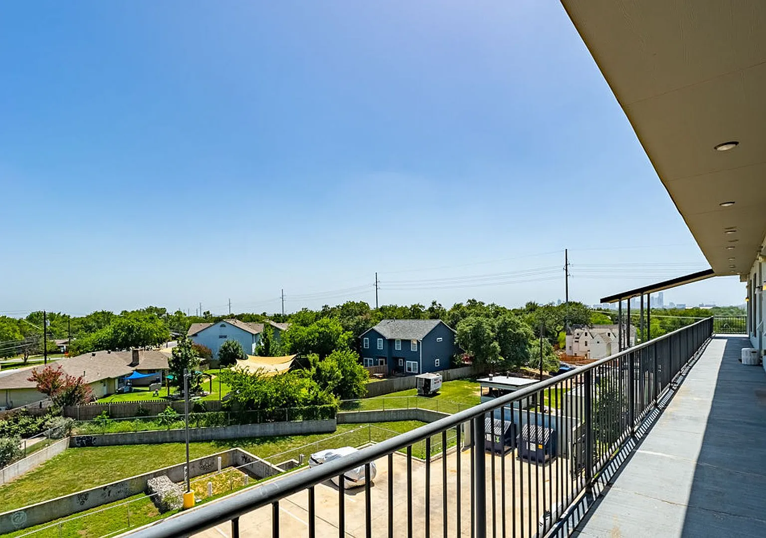 Stylish 2 bedroom, 2 bathroom Condo in East Austin. Must See Oportunity! — Photo 4