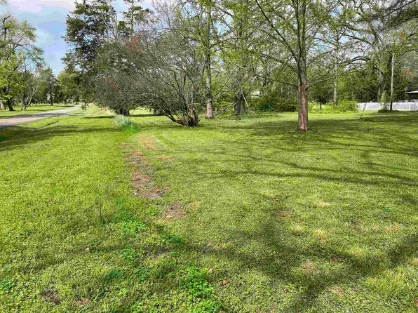 30 2nd St E, La Grange, TN 38046