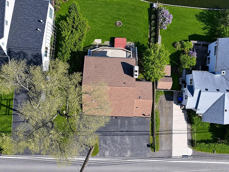 10094 Elizabeth Lake Rd — Photo 33