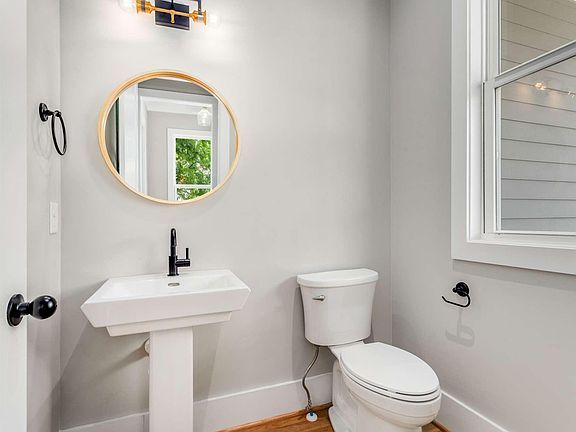 Downstairs 1/2 bath