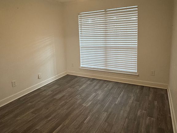 4th image of 3012 Knightsbridge Ln