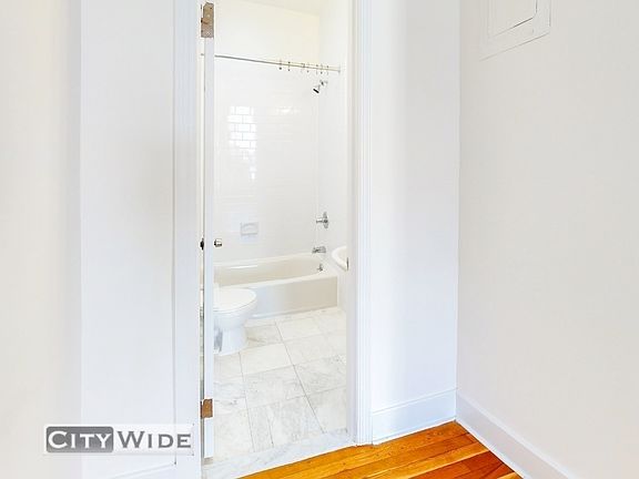 4th image of 33 E 65th St #4C