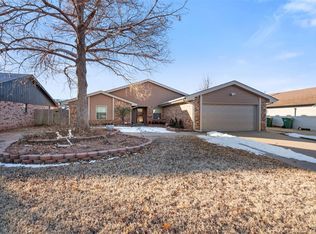 236 E Platt Dr, Yukon, OK 73099