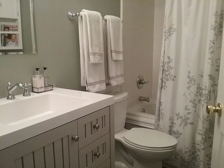 3rd Floor, Guest Bathroom