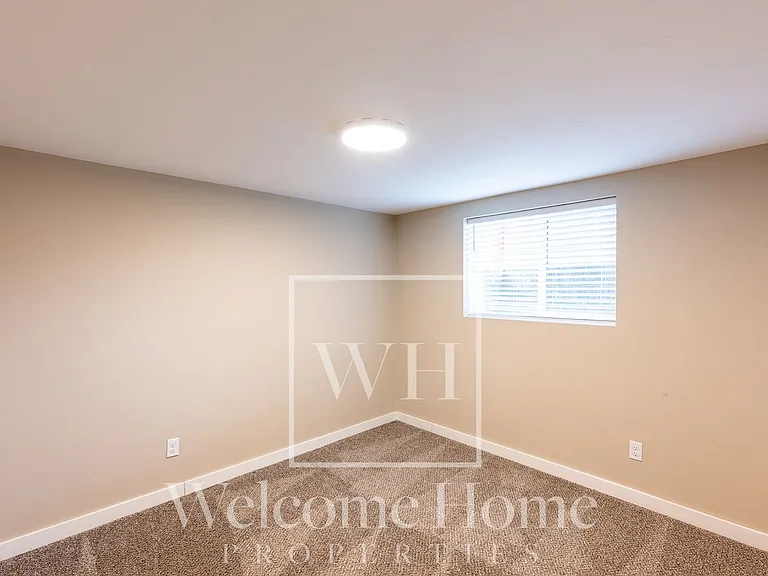 334 E Chestnut St — Photo 28