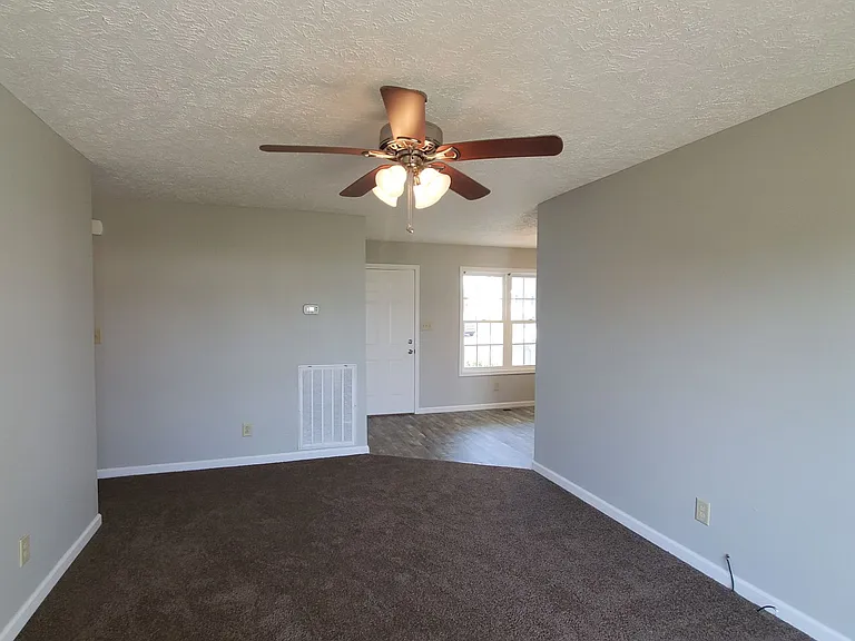 207 Jenna Ave — Photo 6