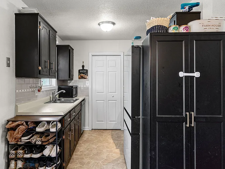 919 Van Buren Ave — Photo 8