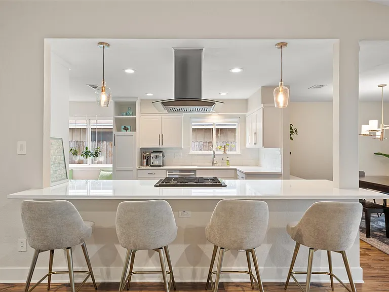 4902 Pelham Dr — Photo 11