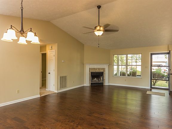 3rd image of 3553 Saint Andrews Dr