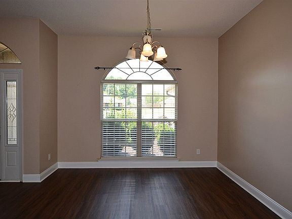 5th image of 130 Swan Pond Dr
