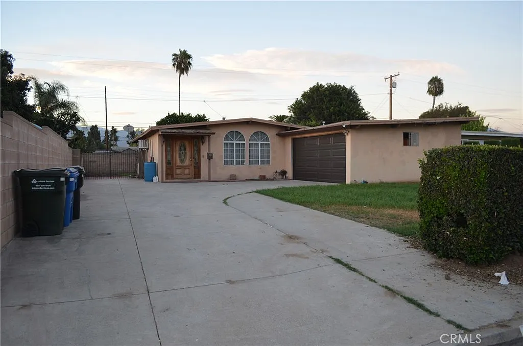 3 bed, 1301 sqft, $3,200 — Photo 1
