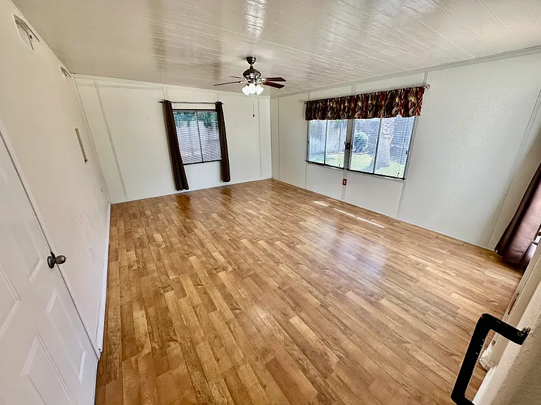 4063 N Sunnyside Ave — Photo 9