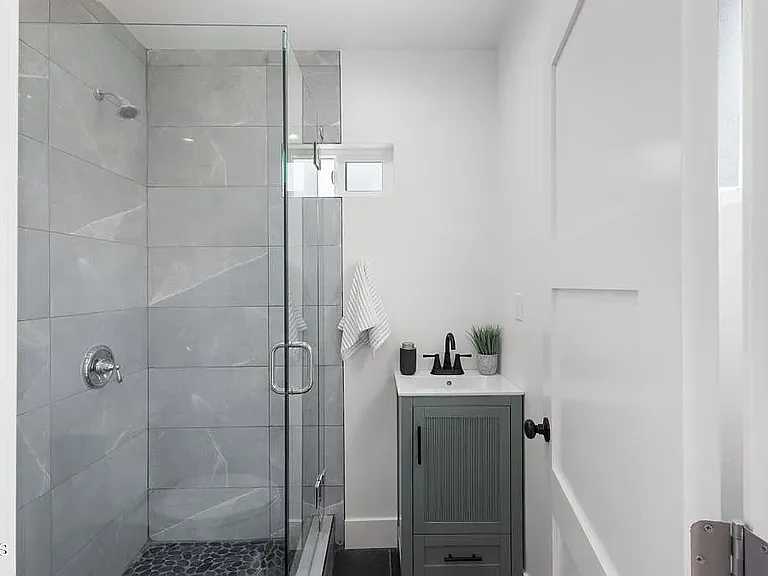 340 Jones St — Photo 22