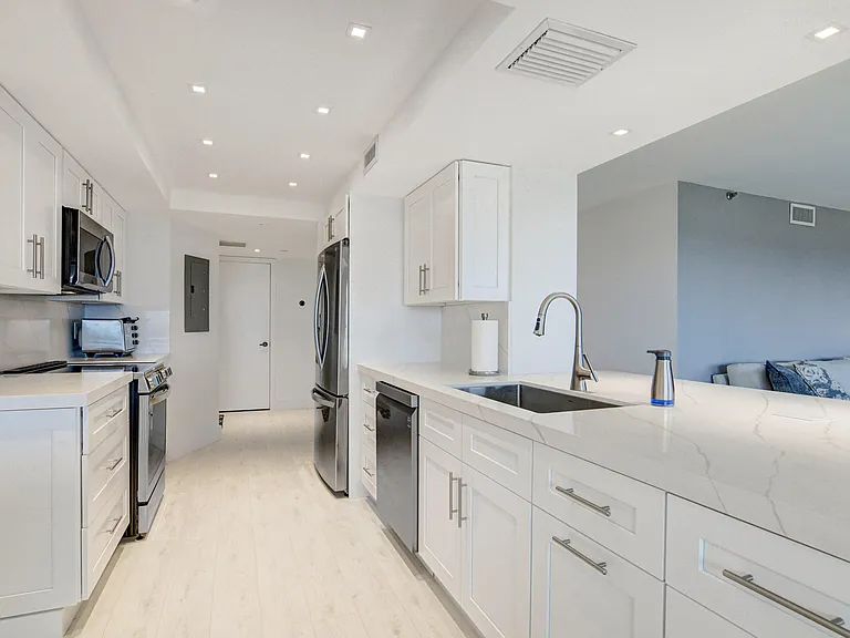 4301 N Ocean Blvd #507 — Photo 12