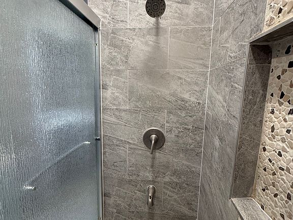 4th image of 761 Madison Ave #2B