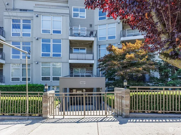 3221 SW Avalon Way #101, Seattle, WA 98126