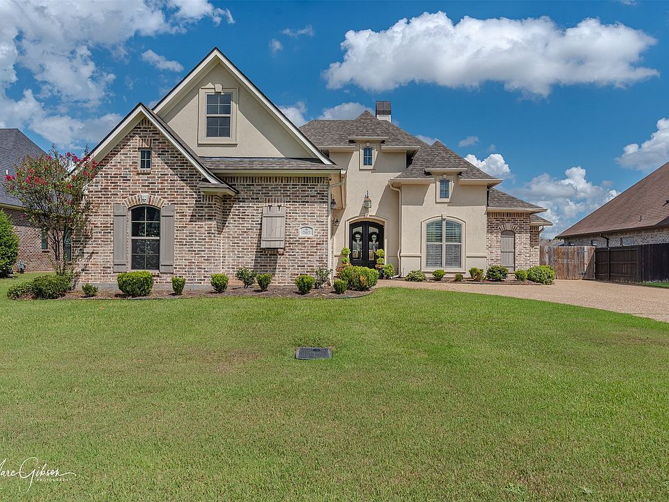 1st image of 707 Bandera Dr