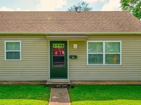 932 N Michigan Ave, Marshall, IL 62441