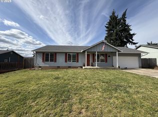 986 Arthur Ave, Cottage Grove, OR 97424