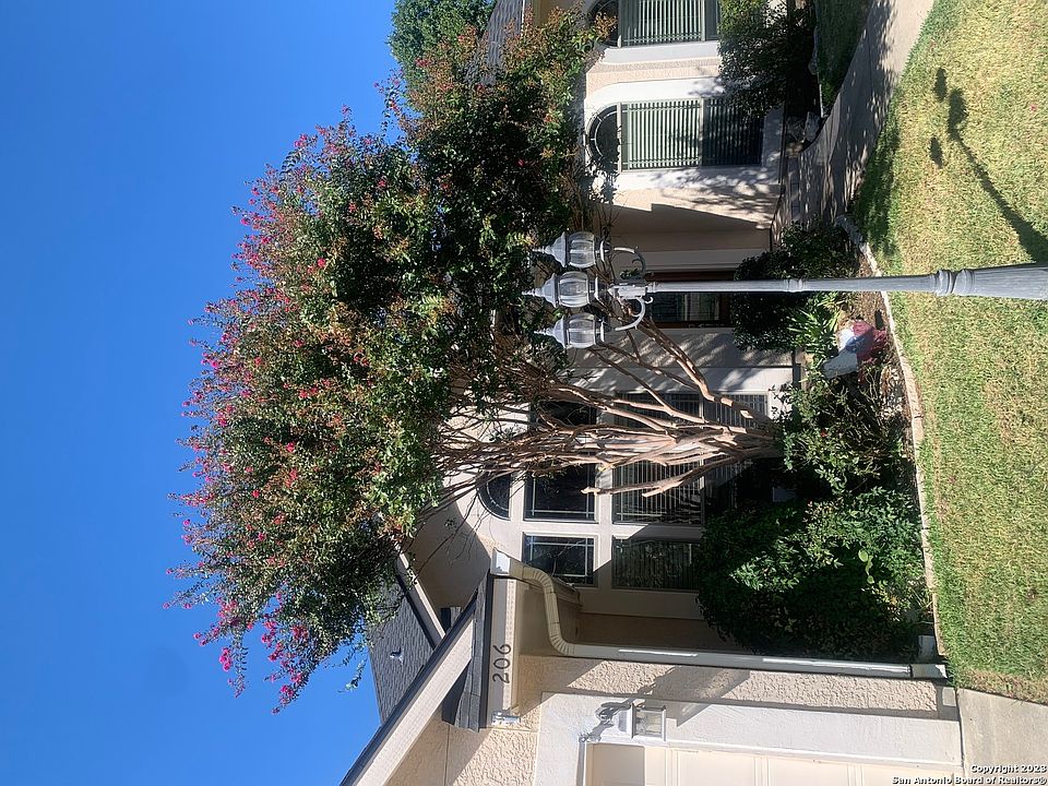 2nd image of 206 ENGLISH OAKS CIR