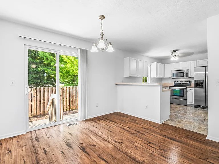 1113 Green Knoll Dr — Photo 9