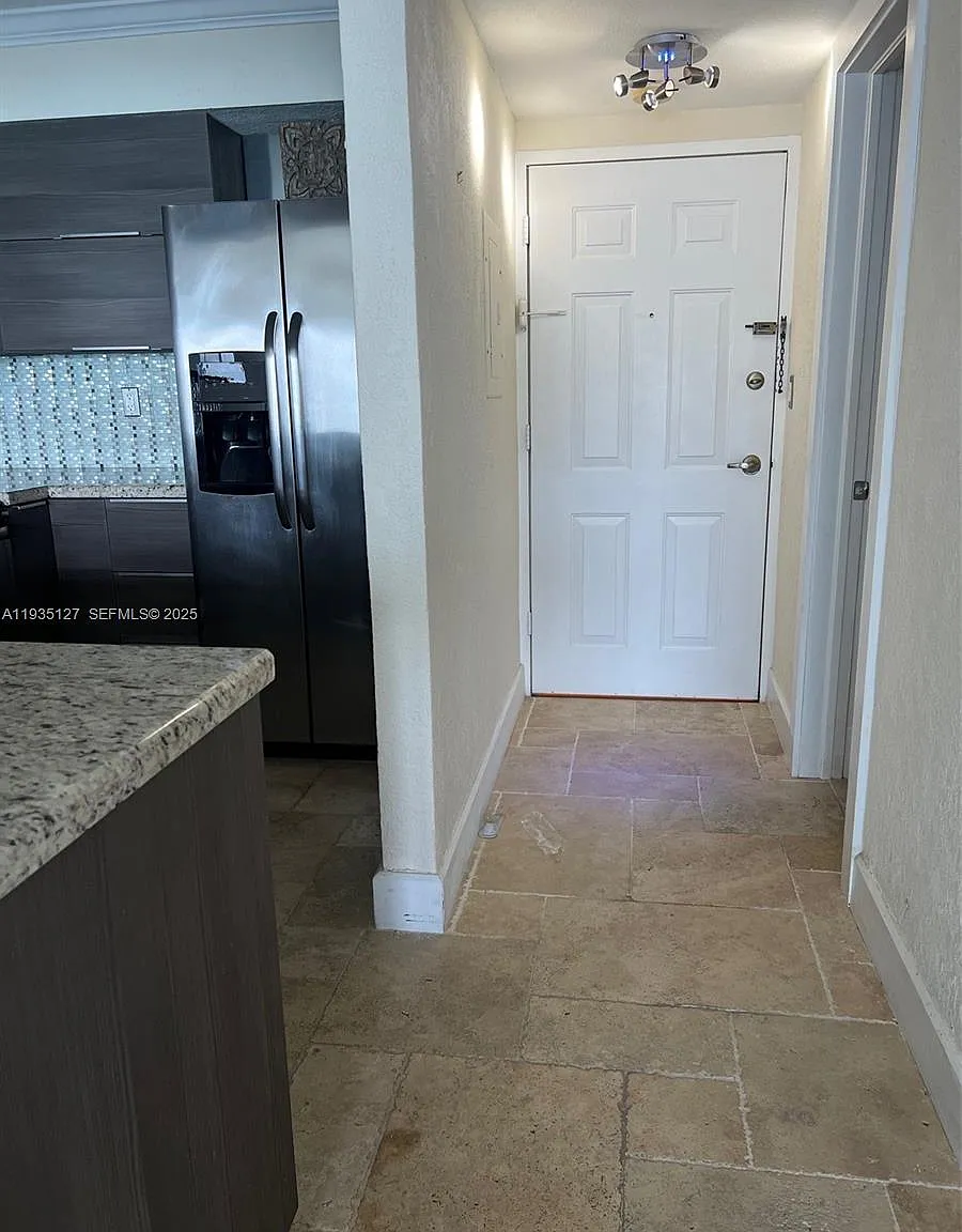 Wave Condo — Photo 3