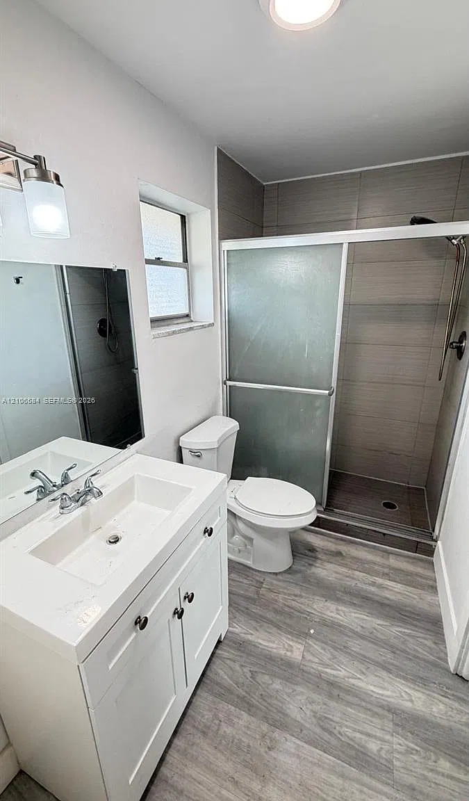 20201 NE 29th Ct — Photo 4