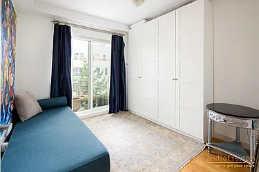 Rented by aptsandlofts.com