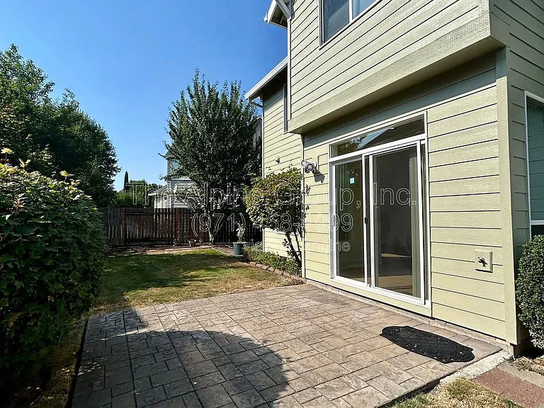 351 NW Kotrik Pl — Photo 37