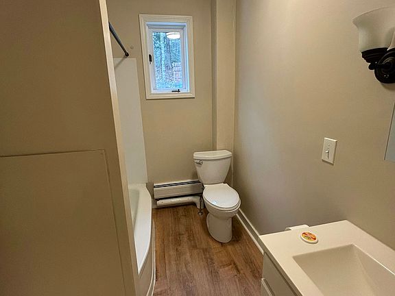 4th image of 299 N Stark Hwy #5