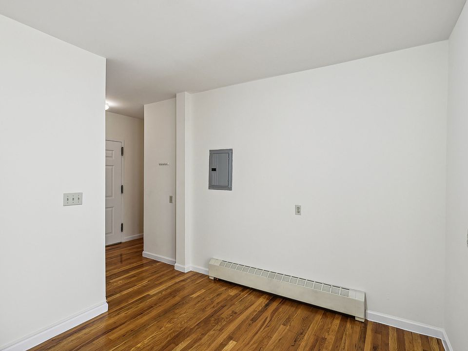 entrance / exit of the apartment