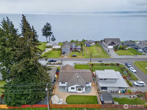 1584 Country Club Drive, Camano Island, WA 98282