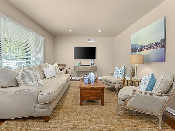 4th image of 4813 Hildring Dr E