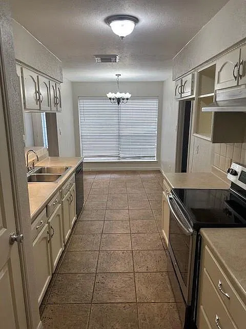 3 bed, 2.0 bath, 1860 sqft, $1,750 — Photo 4