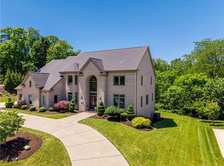1820 Winchester Dr, Pittsburgh, PA 15241
