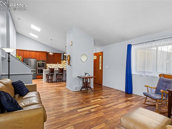 5th image of 4733 Yarrow Pl